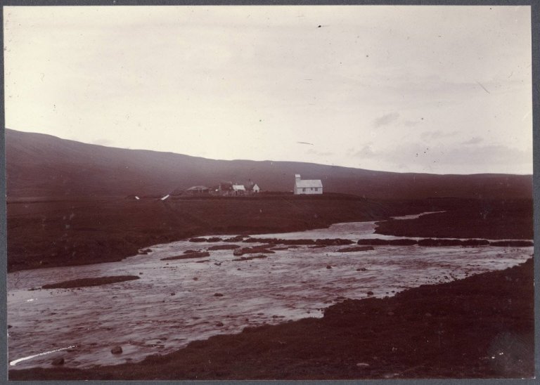 Haukadalskirkja um aldamótin 1900